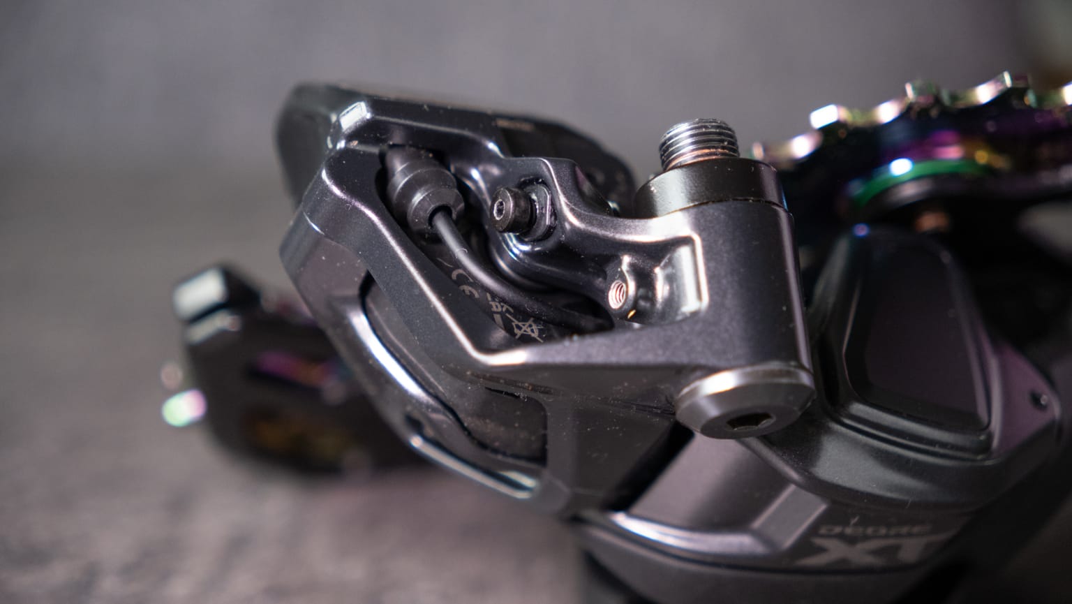 1x12 MTB / Gravel derailleurs use a regular SD300 wire to connect the internal battery